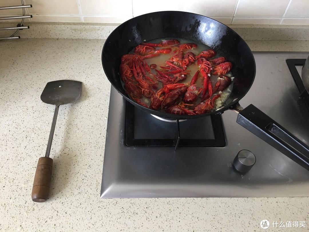 夏季最流行的美食：今锦上蒜蓉味龙虾开箱烹饪