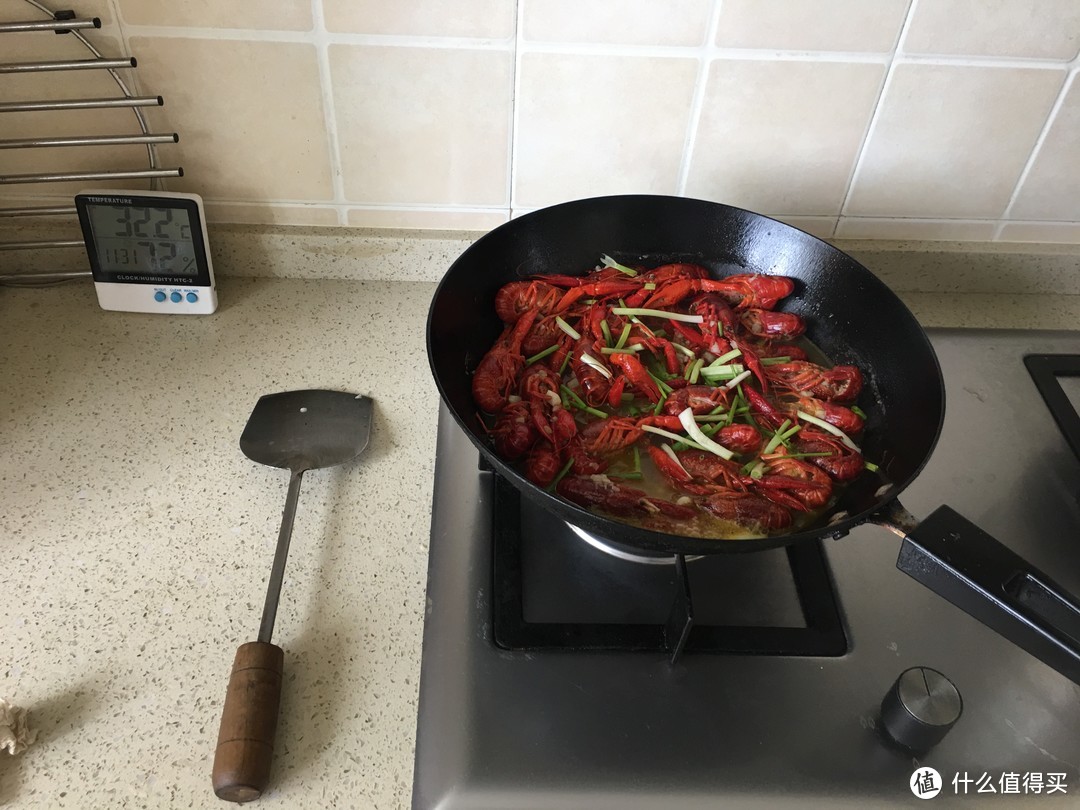 夏季最流行的美食：今锦上蒜蓉味龙虾开箱烹饪