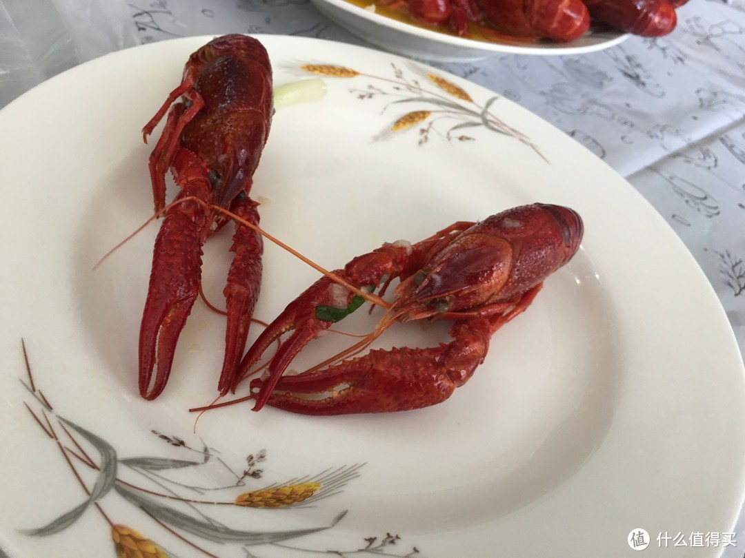 夏季最流行的美食：今锦上蒜蓉味龙虾开箱烹饪