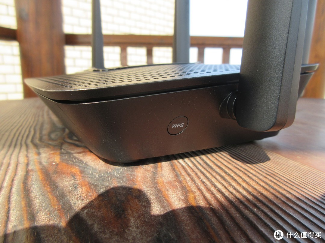 外观像盒饭的路由器：LINKSYS EA8300 三频路由器众测报告