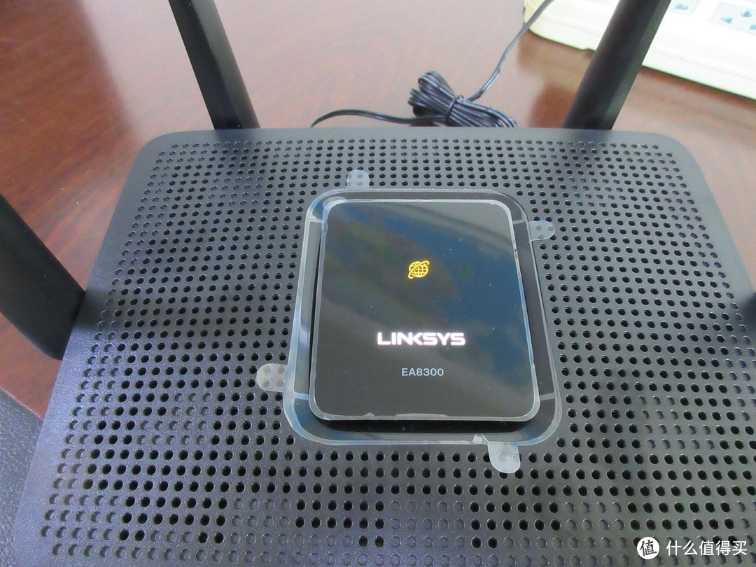 外观像盒饭的路由器：LINKSYS EA8300 三频路由器众测报告