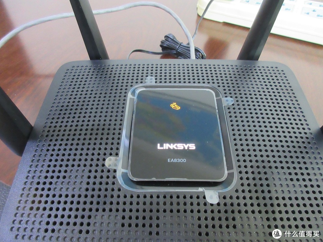 外观像盒饭的路由器：LINKSYS EA8300 三频路由器众测报告