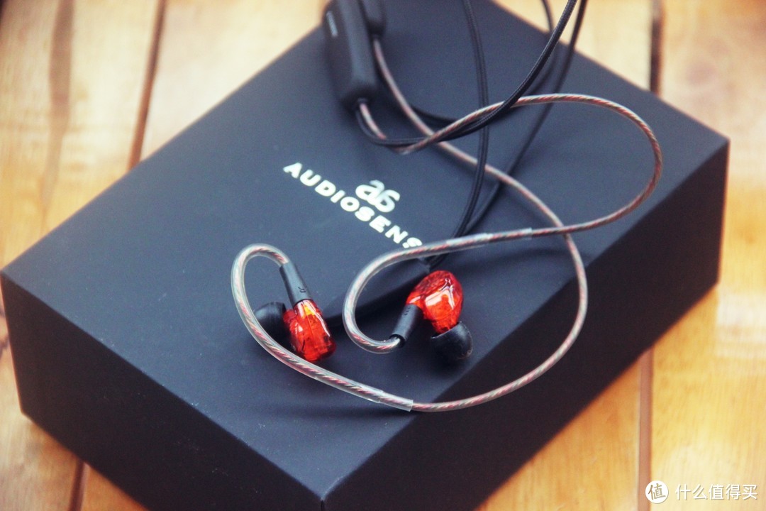让耳朵享受纯正人声的音色——傲胜AudioSenseT180 可换线蓝牙动铁监听耳机