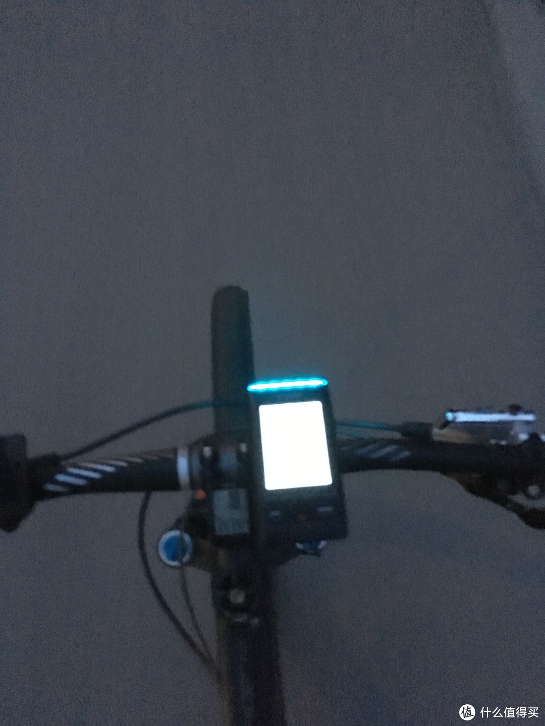 完美解决我的夜骑的刚需 - 山人 Discovery 码灯 测评