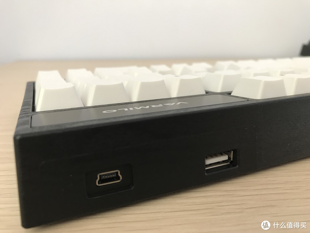 国产臻品：阿米洛VA104M木纹外壳CHERRY青轴机械键盘