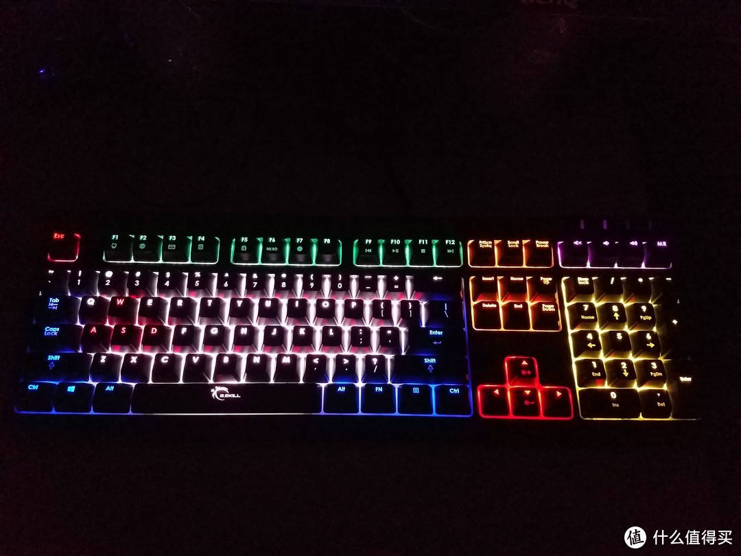 芝奇 RIPJAWS KM570 RGB 机械键盘：性价比最高的RGB银轴，没有之一