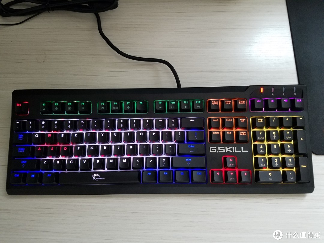 芝奇 RIPJAWS KM570 RGB 机械键盘：性价比最高的RGB银轴，没有之一