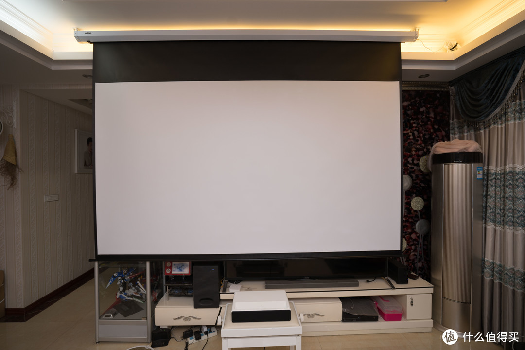 便携移动的120寸私人影院：米家激光投影电视体验报告