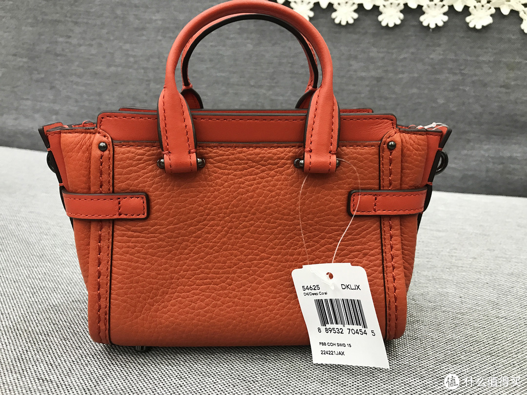 托张大妈福在SPRING购入的 COACH 蔻驰 Swagger 15斜挎包