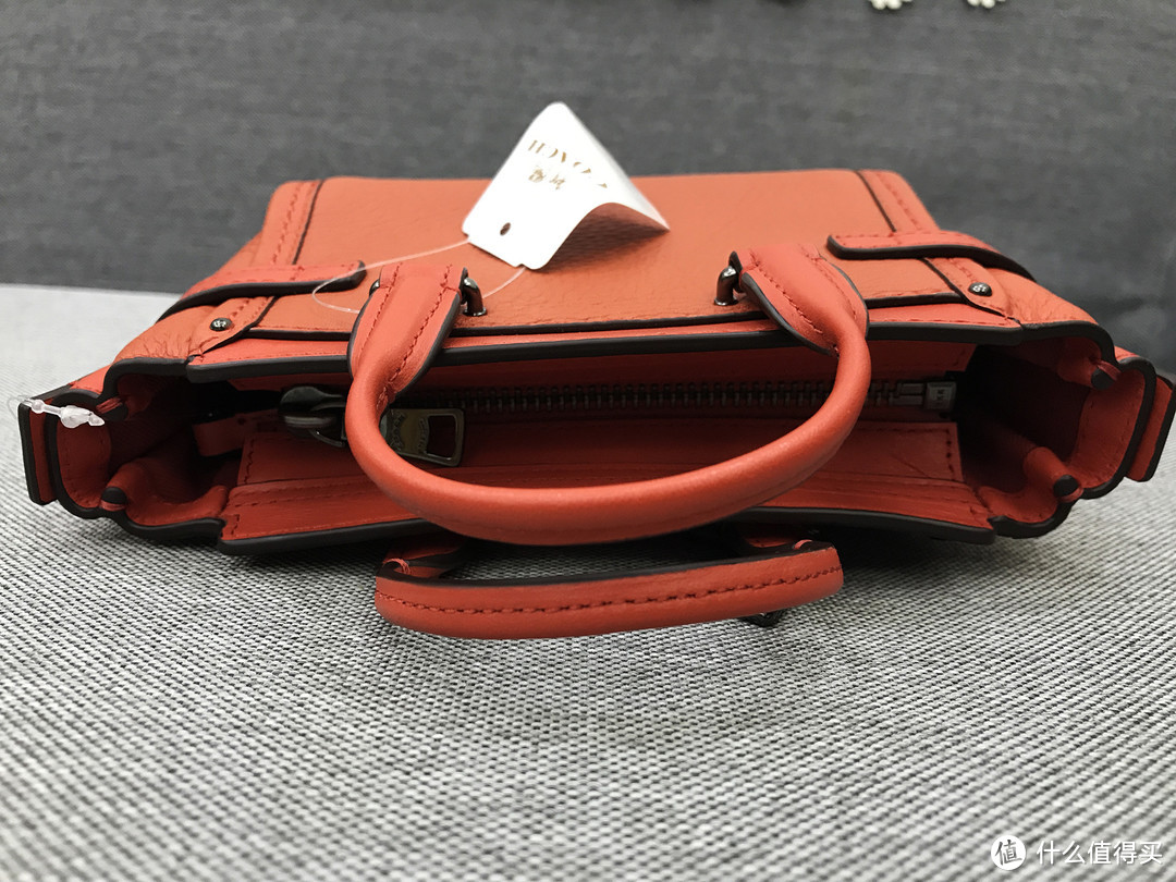 托张大妈福在SPRING购入的 COACH 蔻驰 Swagger 15斜挎包