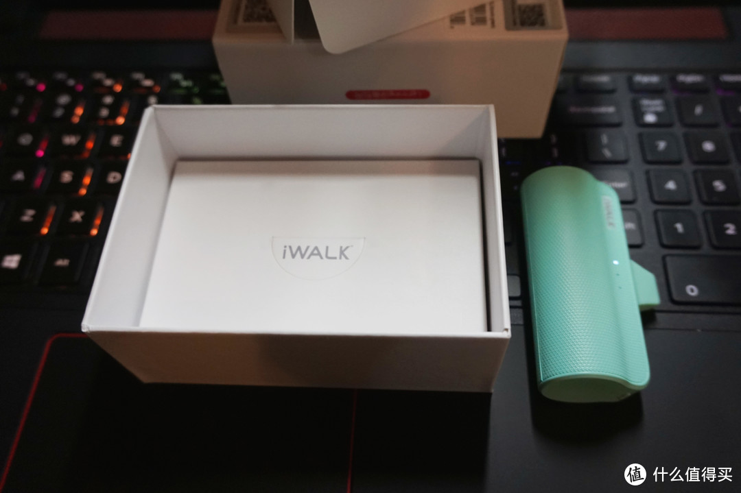 我觉得ok —— 一插就来电 iWALK 爱沃可 MFi 口袋充电宝 评测