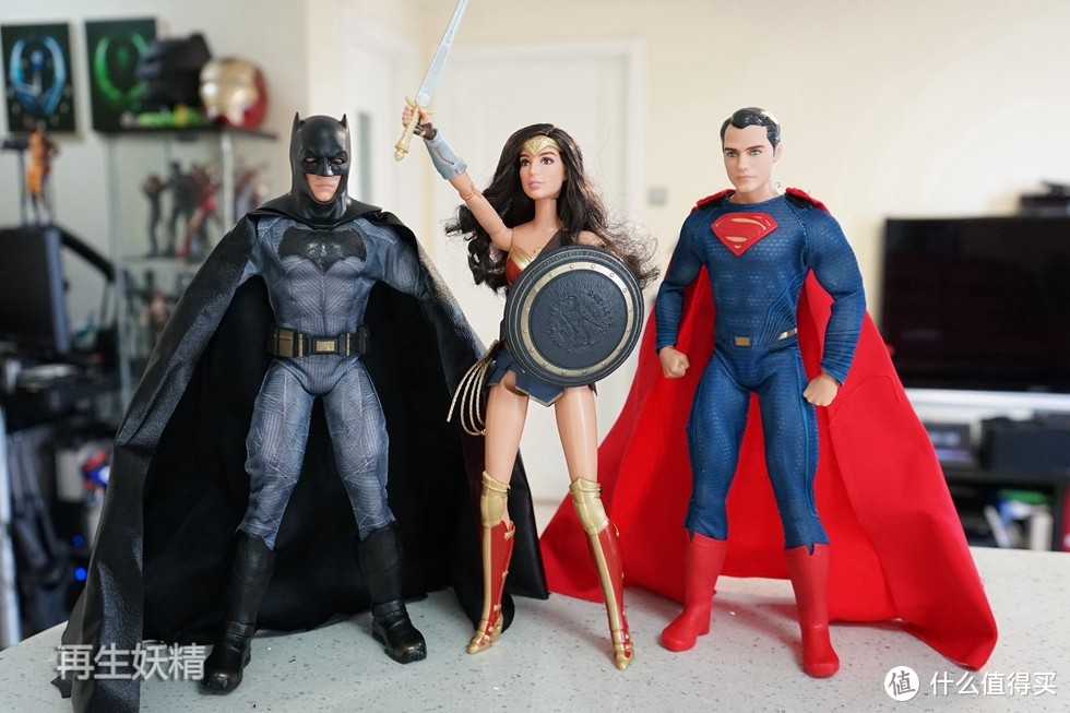 模玩入坑从娃娃抓起—芭比收藏系列，蝙蝠侠大战超人娃娃组开箱、把玩