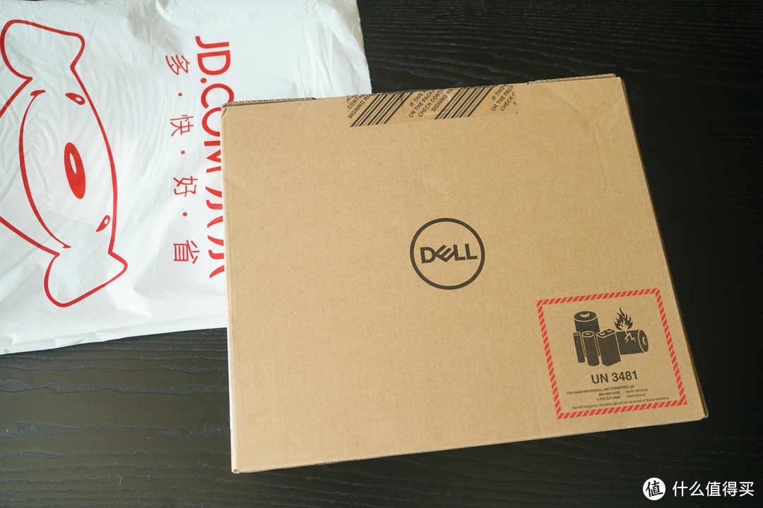 把人拍成猪头的高性价比笔记本：DELL灵越燃7000 R1605S  晒单开箱