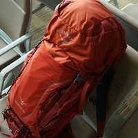 Osprey Kestrel 小鹰系列 38L 户外背包外观展示(钥匙扣|主仓|拉链|睡袋仓)