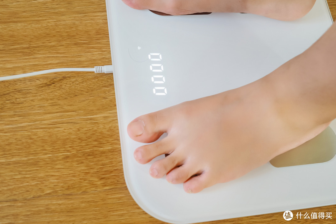 称体脂谁更强？斐讯 S7智能体脂秤 体验测评，VS对比小米体脂秤！内有真人兽。