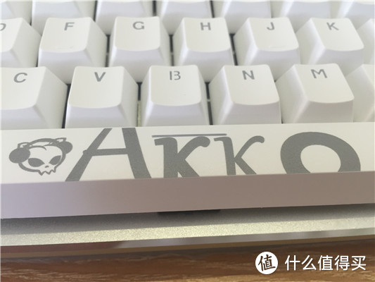 人生首次入手机械键盘开箱简评：Akko 艾酷  AKS104时空背光机械键盘