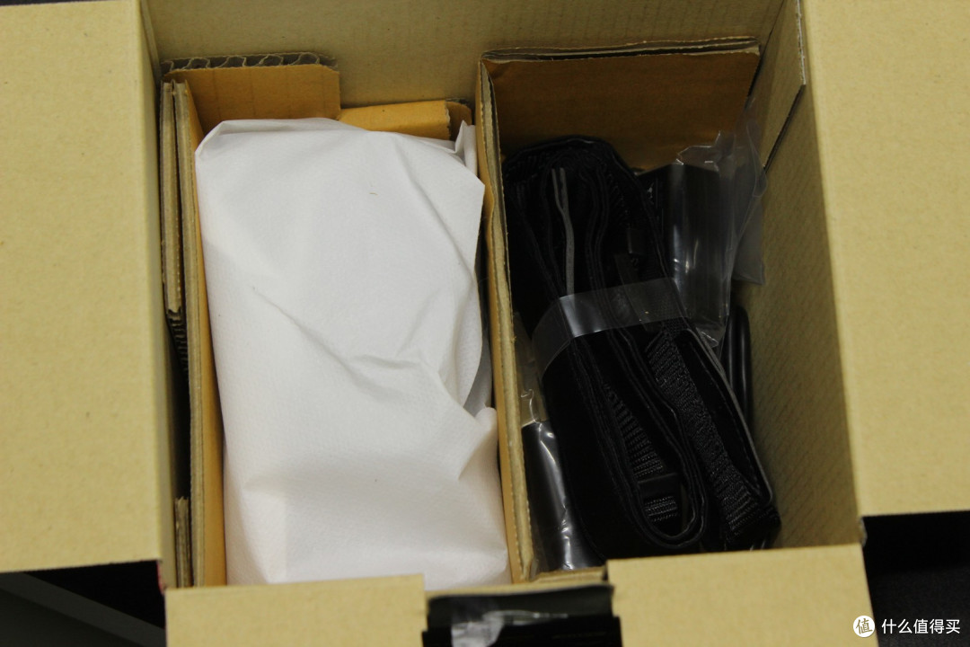 体积小、重量轻、参数强大：SONY 索尼 A6300 APS-C画幅 微单相机