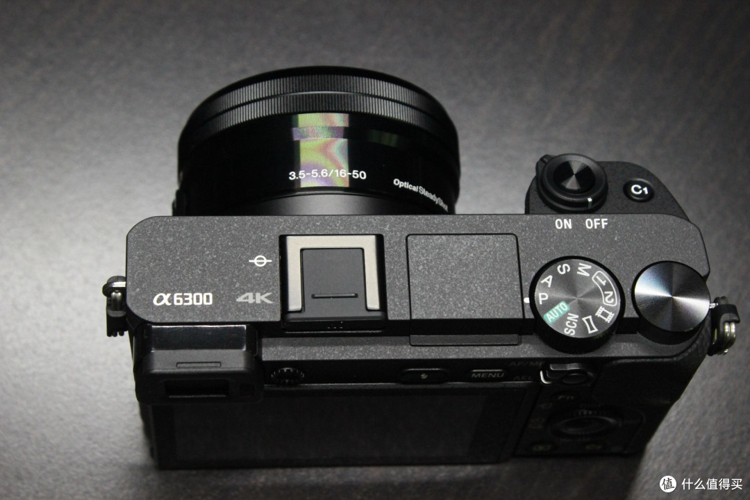体积小、重量轻、参数强大：SONY 索尼 A6300 APS-C画幅 微单相机