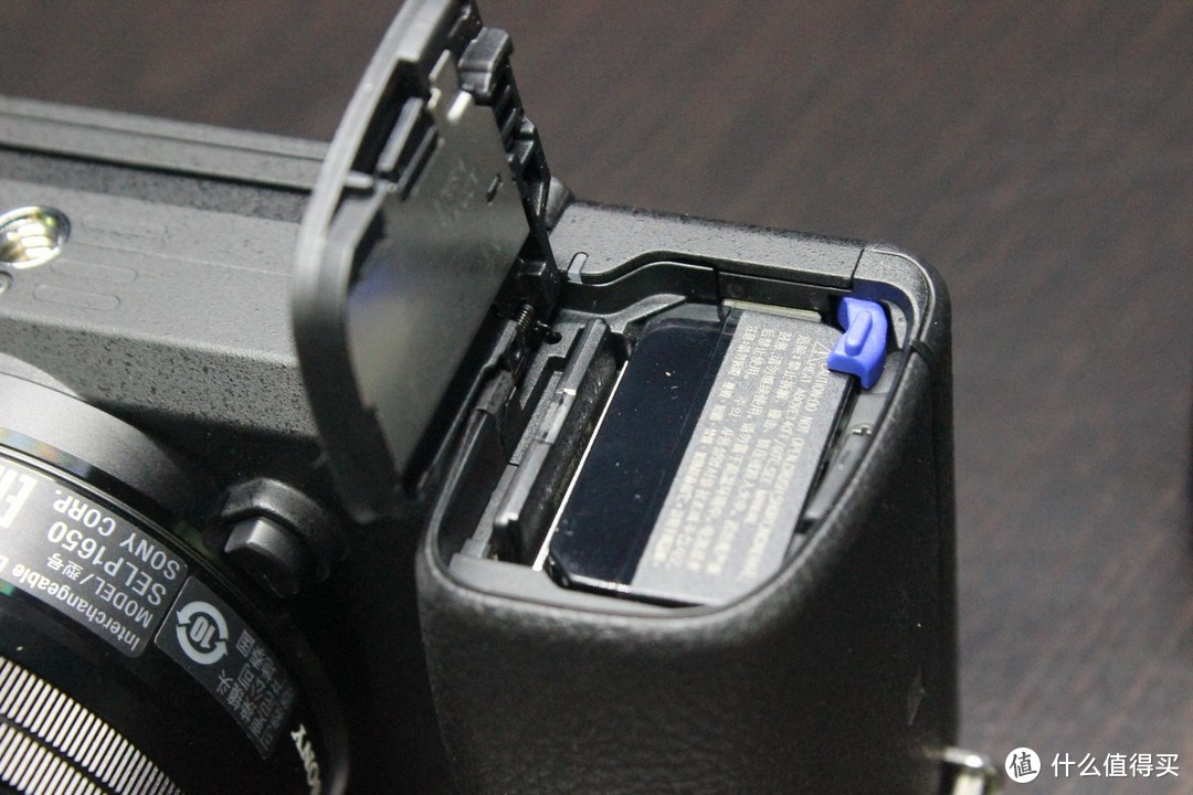 体积小、重量轻、参数强大：SONY 索尼 A6300 APS-C画幅 微单相机