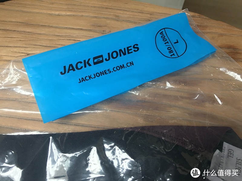 时尚我不是很懂——JACK & JONES x Astrid Andersen 合作款棒球夹克外套