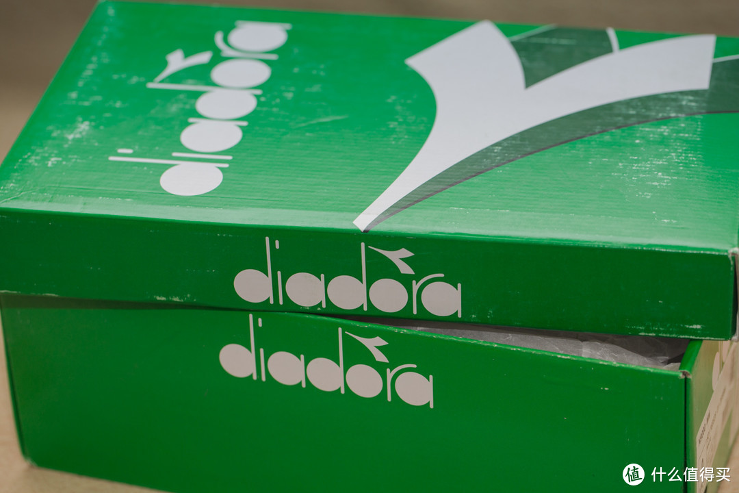 白瞎你的眼睛— DIADORA N9000 纯白复古跑鞋