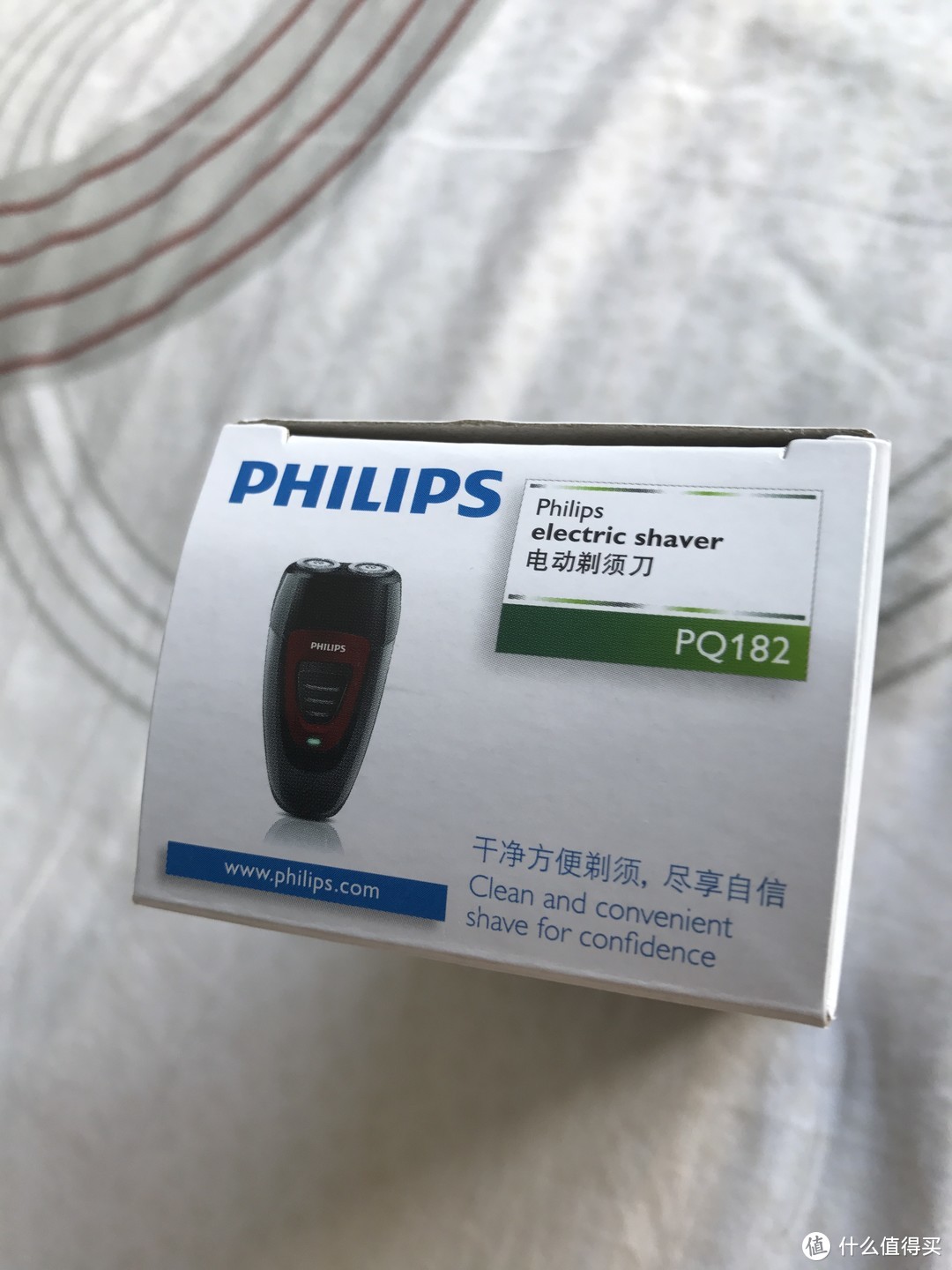 大学毕业生的第一个剃须刀—PHILIPS 飞利浦 PQ182/16 电动剃须刀 开箱