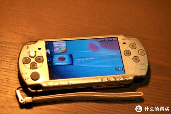 致敬逝去的经典,PSP2000游戏机轻晒