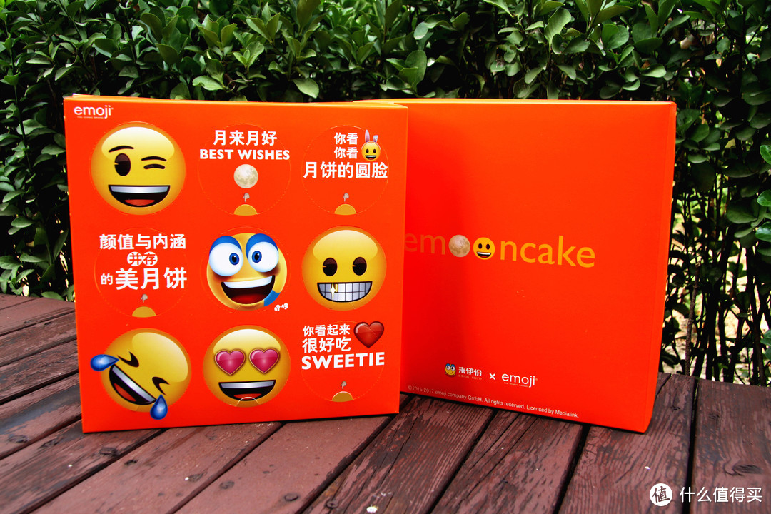 加了表情包的月饼盒——来伊份emoji表情九宫格月饼礼盒