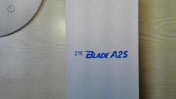 中兴 Blade A2S手机外观展示(机身|屏幕|开机|系统|容量)