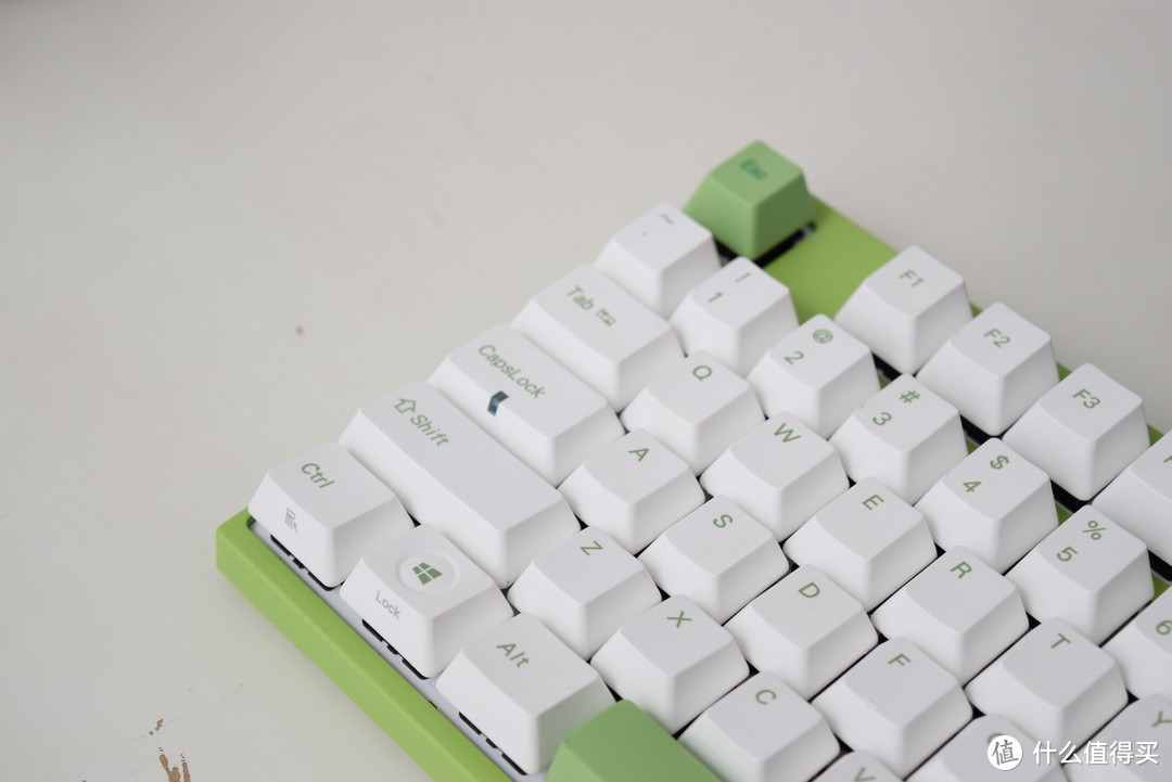 办公桌面改造の机械键盘 ，varmilo 阿米洛 VA87M草木绿 机械键盘 开箱