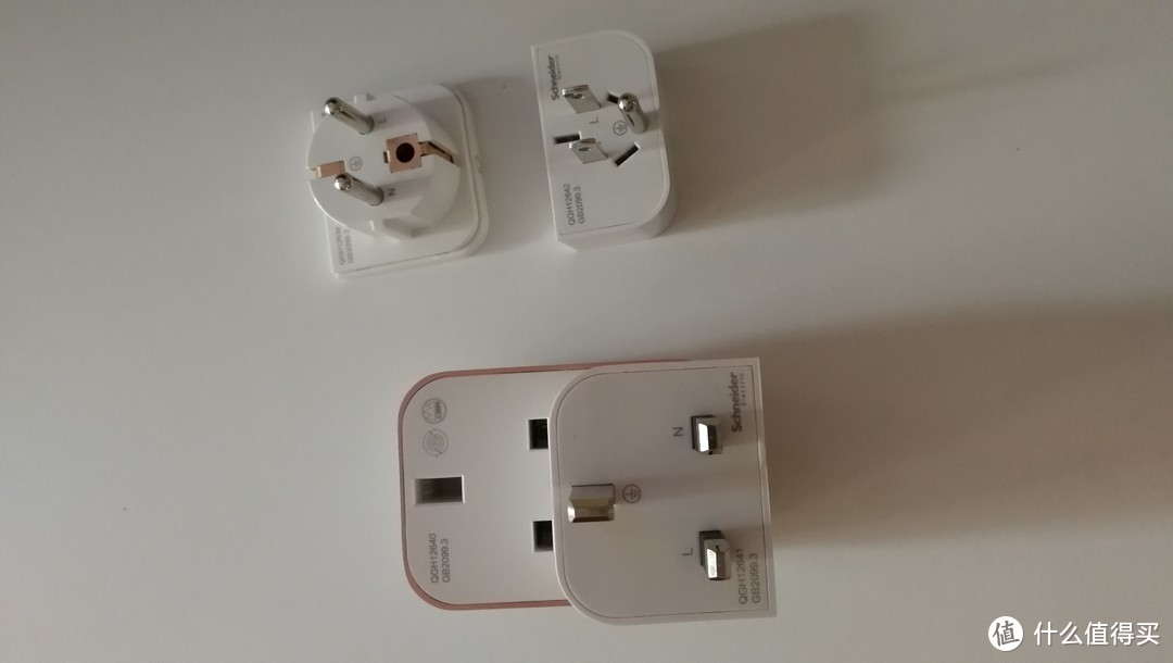 品质出国选择 Professional Adapter 施耐德全球通用旅行转换器