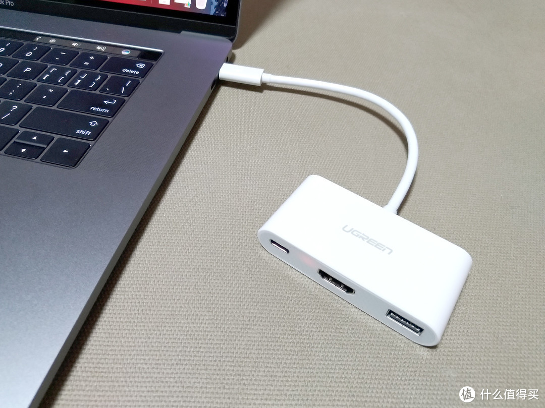 #热征#旅行好物#配件选购 — 绿联 USB-C 转 HDMI、USB 扩展坞