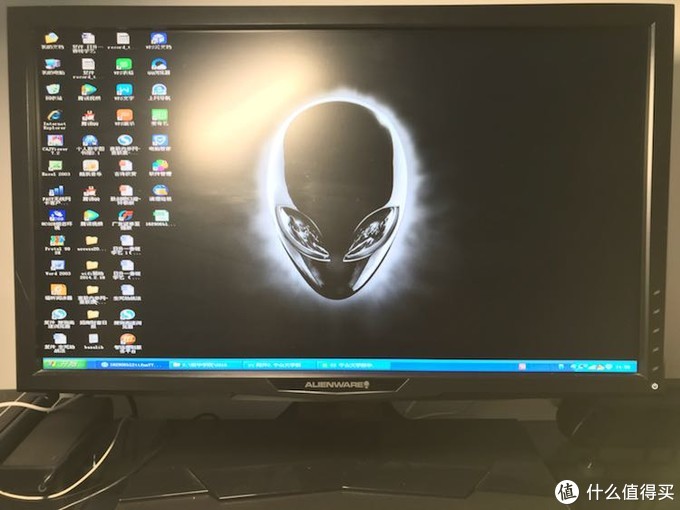 原始灯厂信仰与爆裂刷新率的碰撞：ALIENWARE 外星人 2518H 电竞显示器 开箱