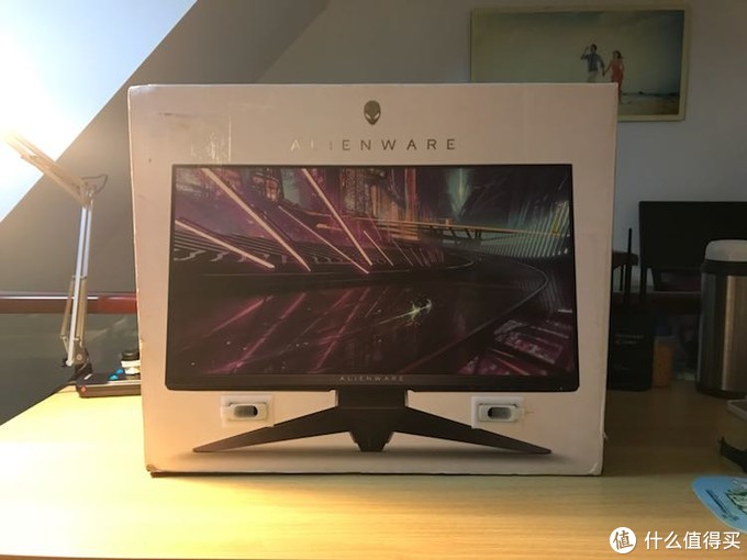 原始灯厂信仰与爆裂刷新率的碰撞：ALIENWARE 外星人 2518H 电竞显示器 开箱