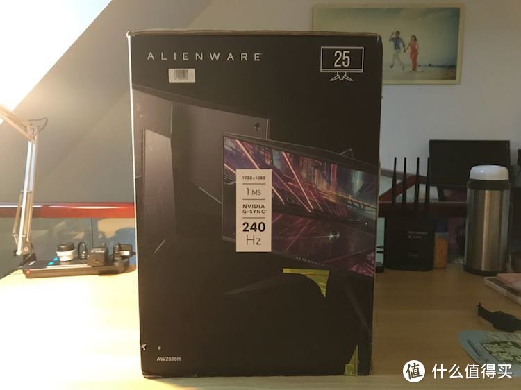 原始灯厂信仰与爆裂刷新率的碰撞：ALIENWARE 外星人 2518H 电竞显示器 开箱