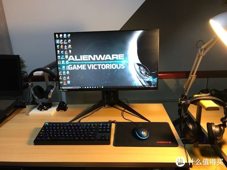 原始灯厂信仰与爆裂刷新率的碰撞：ALIENWARE 外星人 2518H 电竞显示器 开箱