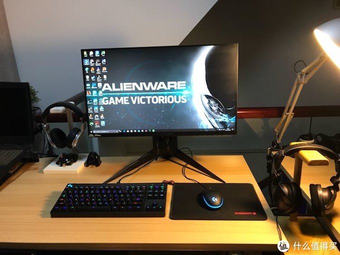 原始灯厂信仰与爆裂刷新率的碰撞：ALIENWARE 外星人 2518H 电竞显示器 开箱