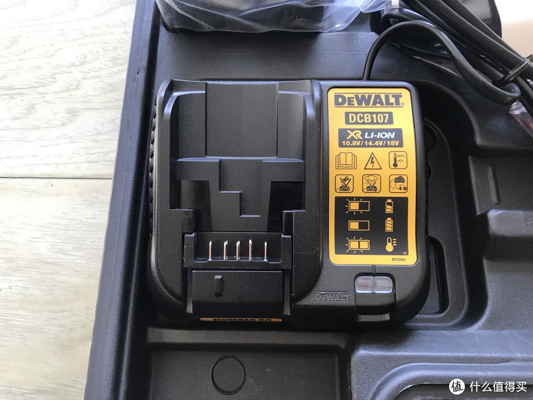 没事买个钻，家庭必备---DEWALT 得伟 DCD701C1 10.8V 锂电起子