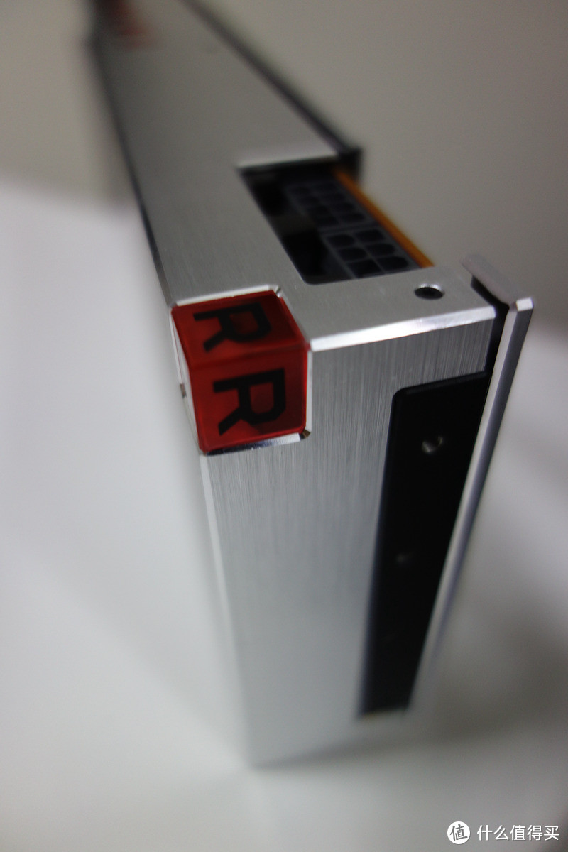 代号"原谅" : Cube Razer + RX Vega 打造信仰小钢炮
