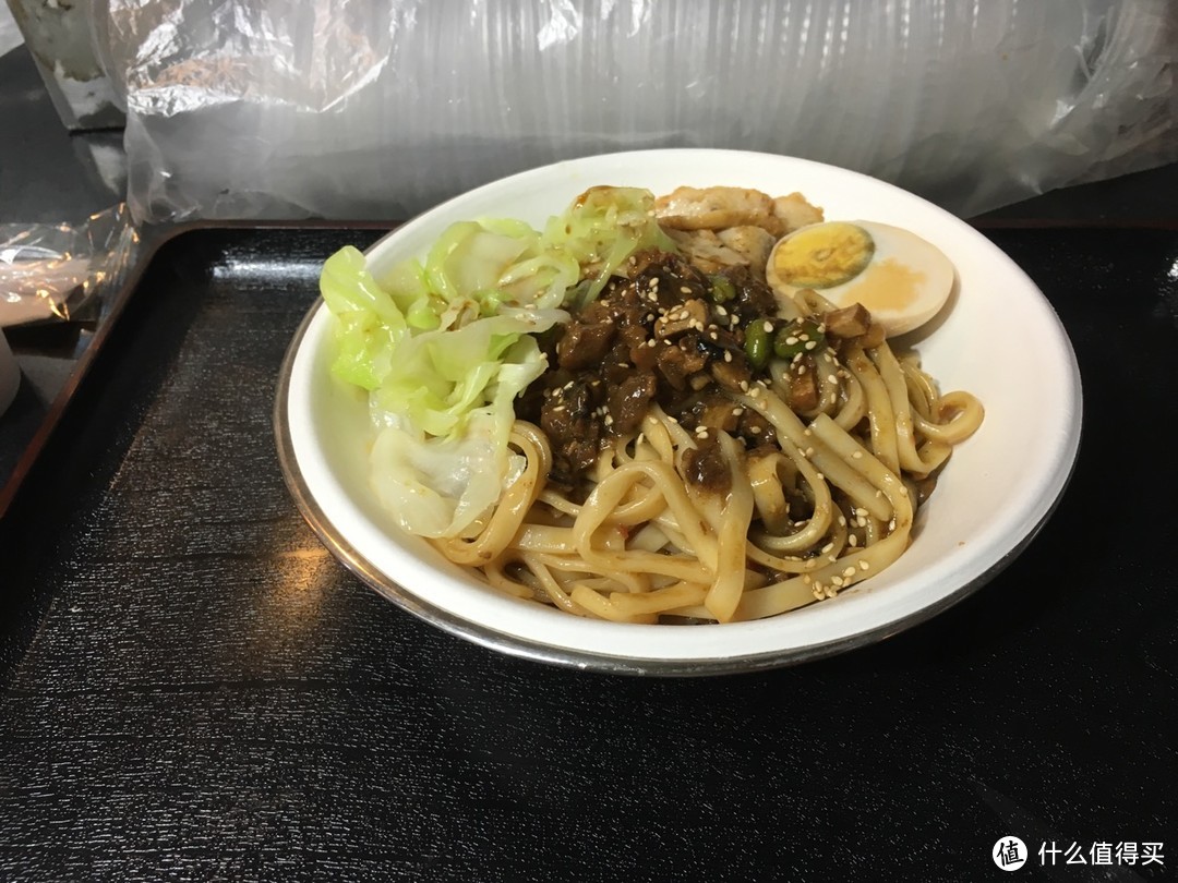 时间久了也不懂叫啥面了，吃着面配着饮料将就着吧。