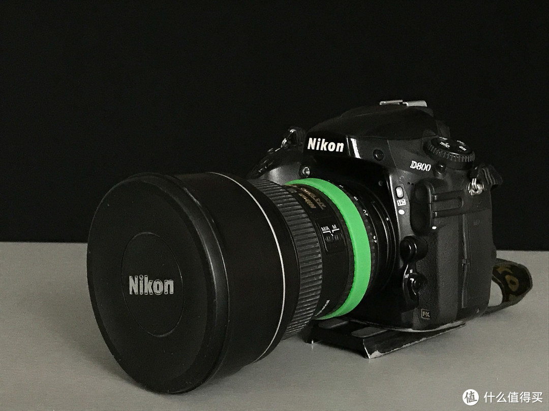 2.    NIKON D800 加 Nikon14-24 超广角镜头 重量为2.2kg