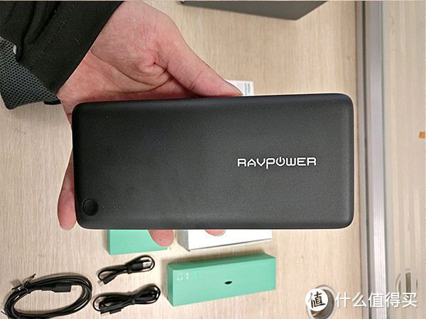 RAVPower RP-PB058巨无霸便携电站，比更大还更大！