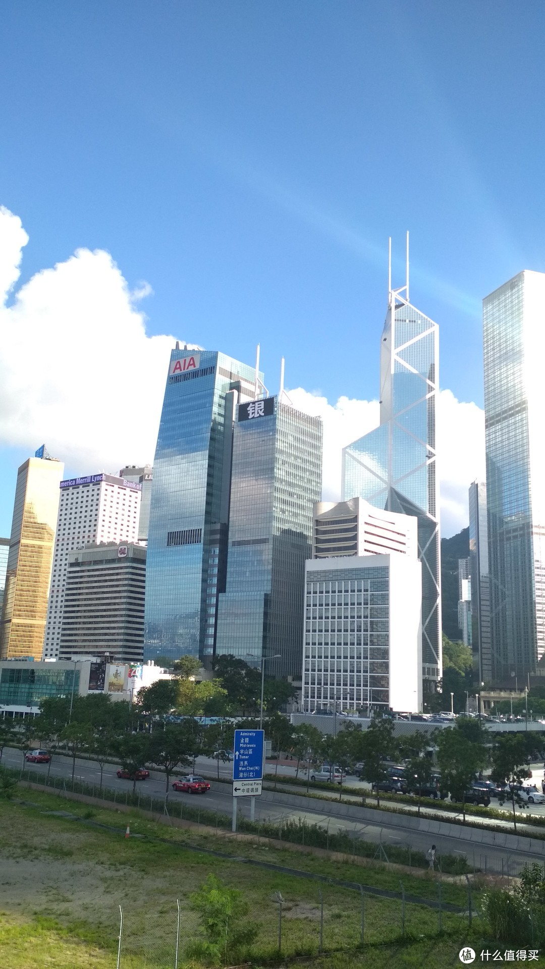 香港國際金融中心的apple store ,進去的時候,整棟樓都是古龍水的味道