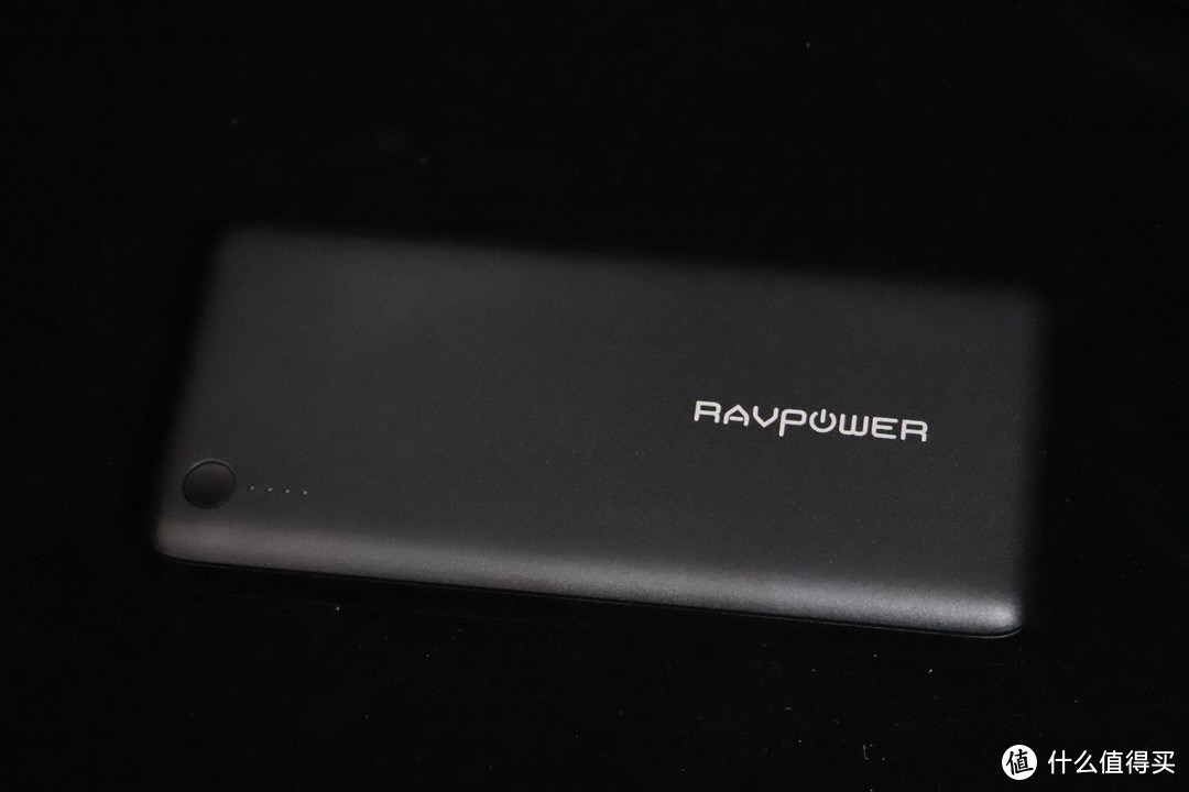 移动电源界的“大哥大”——RAVPower 双向快充26800毫安移动电源