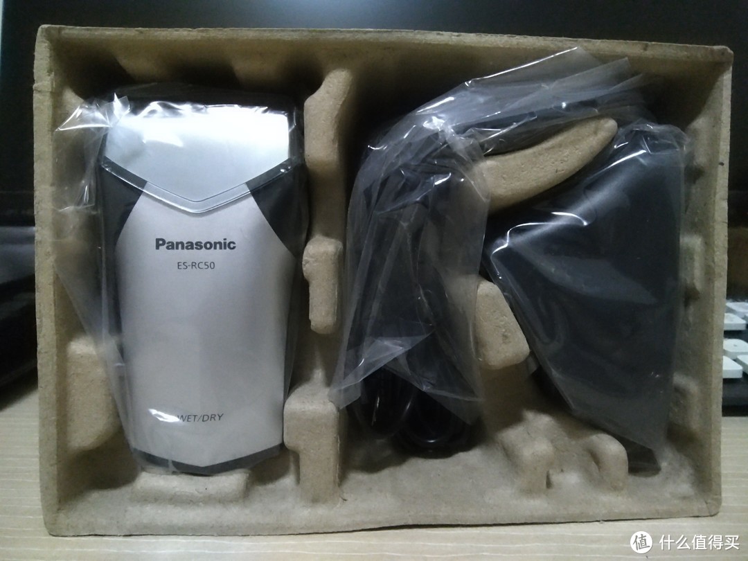 小巧便携的男士出行必备——Panasonic松下ES-RC50-S 电动剃须刀