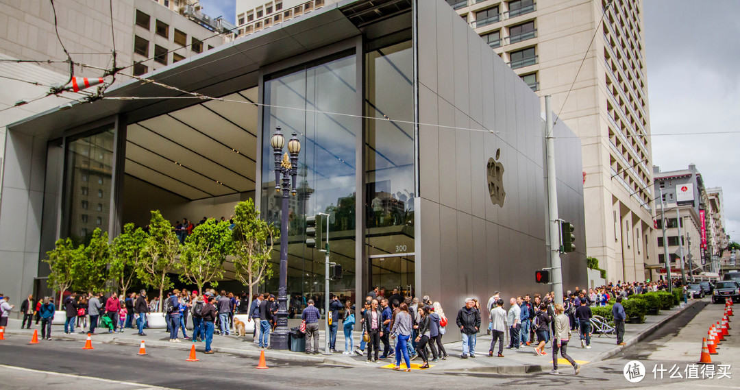 美国人买账iPhone X吗？小编带你去旧金山Apple Store一探究竟！