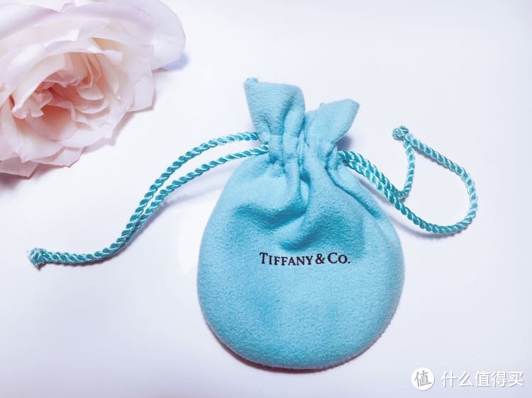 简单设计 简单生活：Tiffany&co T系列微笑吊坠项链  T字手镯