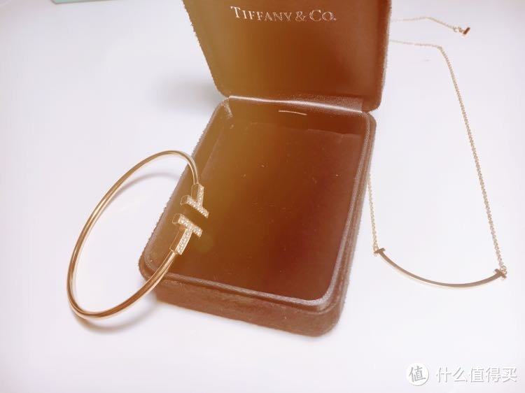 简单设计 简单生活：Tiffany&co T系列微笑吊坠项链  T字手镯
