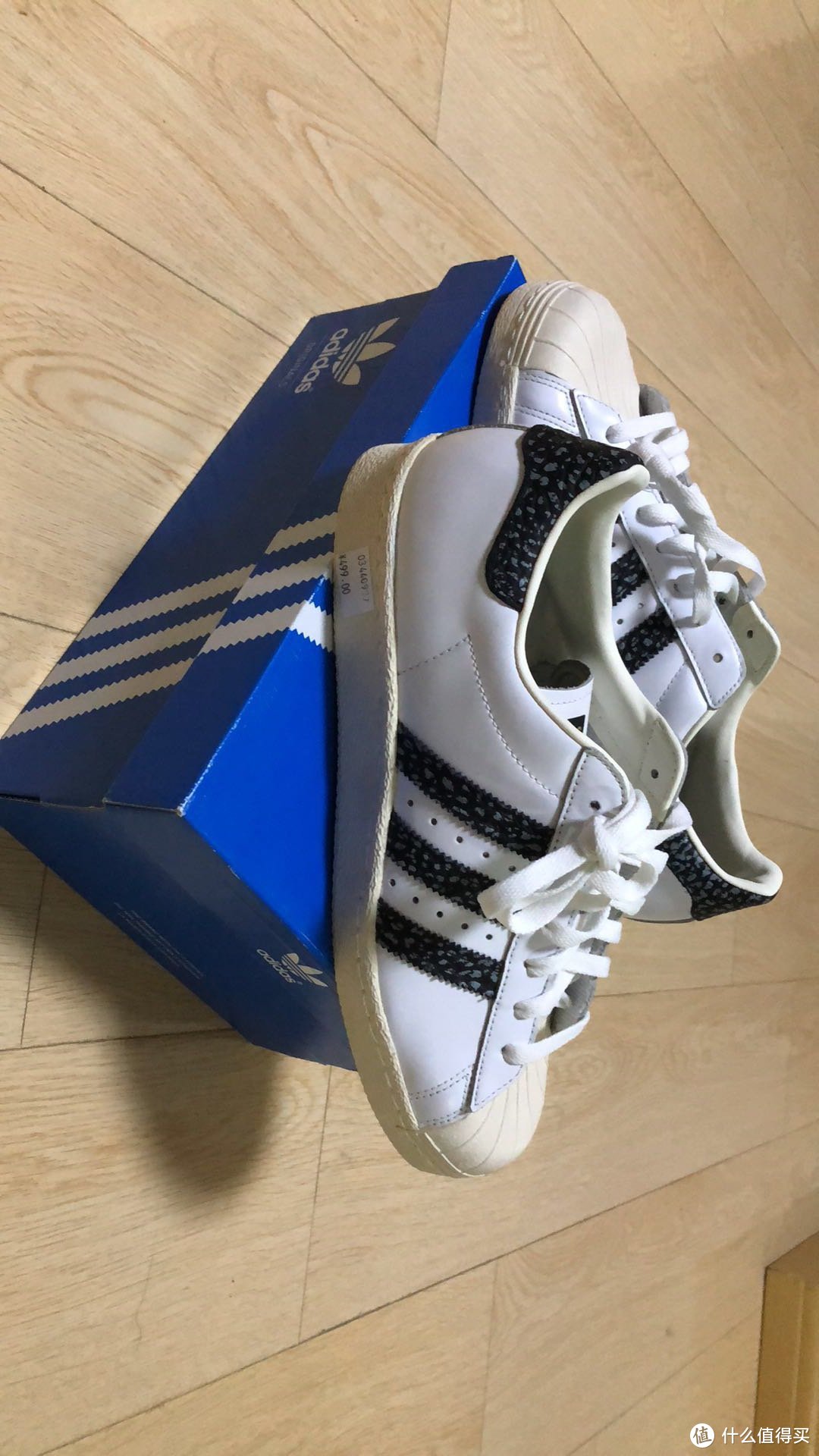 还在金标绿尾？年轻人学学Edison，来双Adidas 阿迪达斯 super star 80's吧