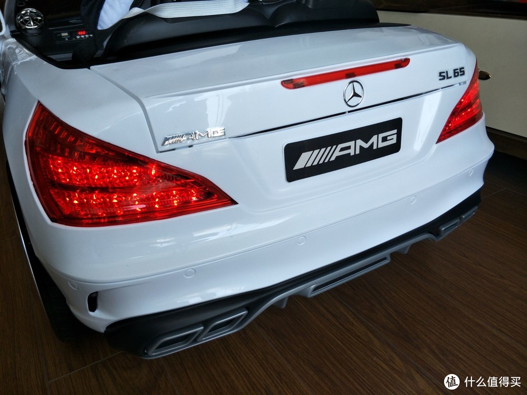 “奔驰AMG SL65”给孩子礼物.........